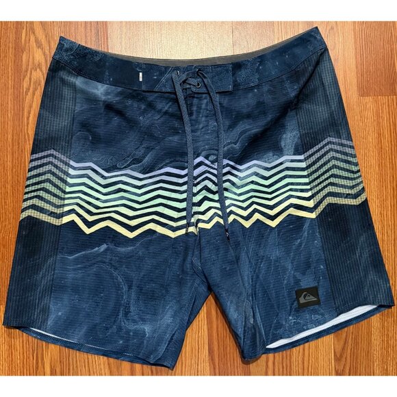 Quiksilver Highlite Arch Board Shorts Striped Mens 33 7" Beach Swim Trunks - Picture 1 of 6